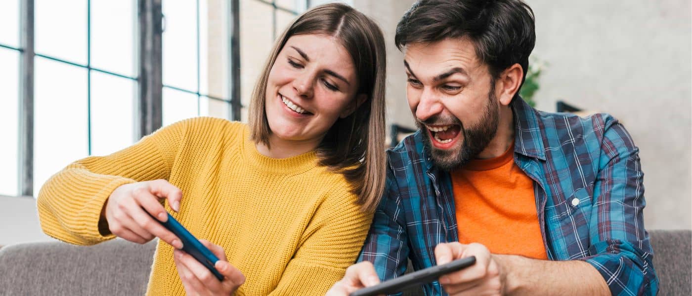 Mobile Gaming Fun: Casual Gamers in Action Mobile Gaming Fun: Casual Gamers in Action